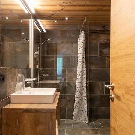 Midland 招待所 3*