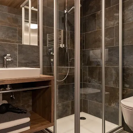 Midland 招待所 3*